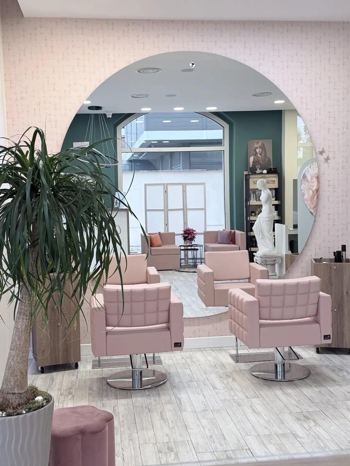 Interno accogliente del salone GLAMS a Grottammare
